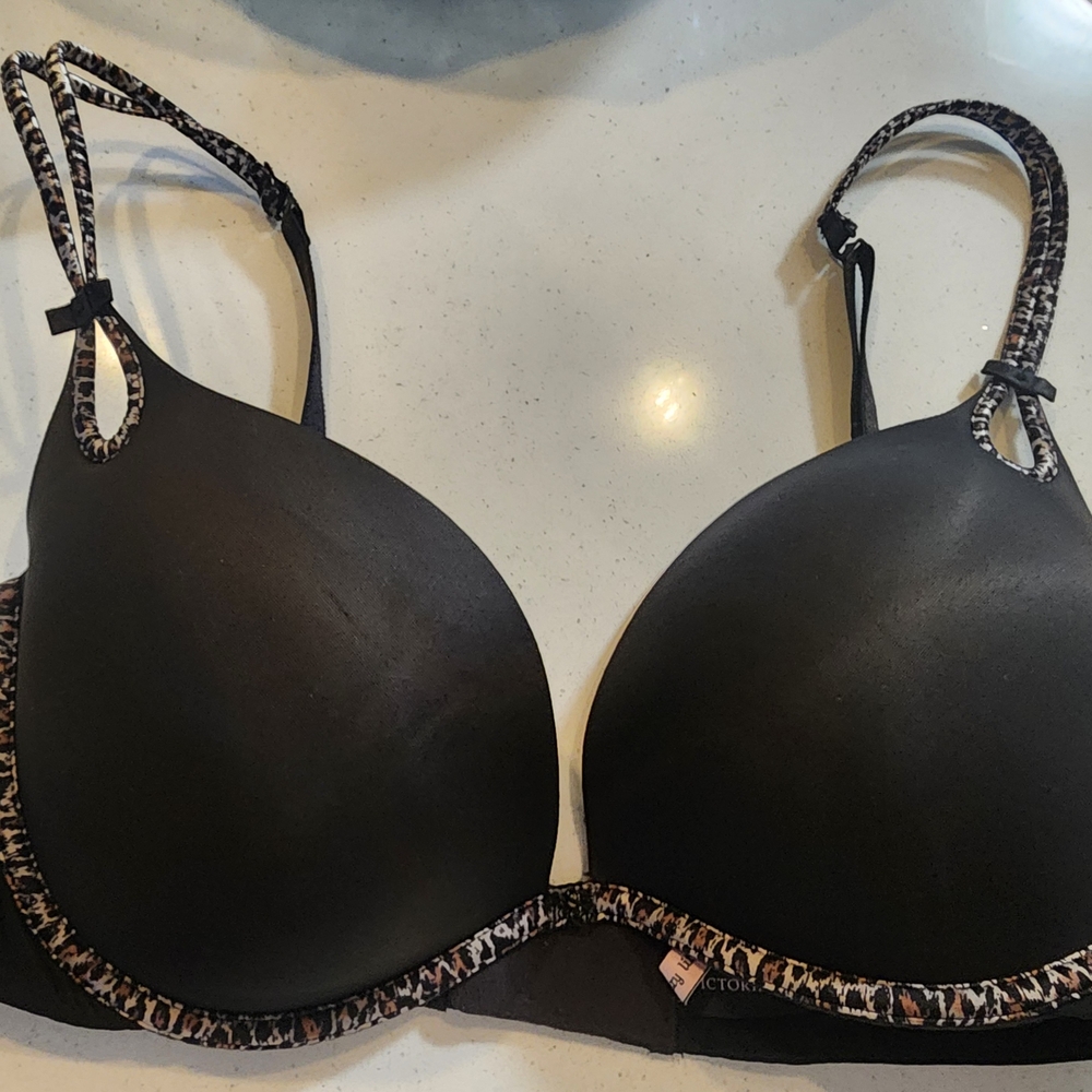 Victoria's Secret Black Leopard Trim Low Cut Push Up Bra With Keyhole At Strap